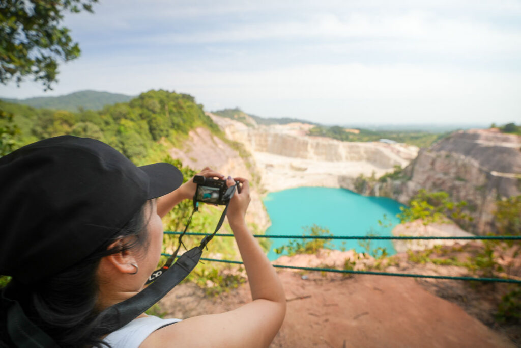 Lady taking photo at the lookout point of Blue Lake - Kangkar Pulai Blue Lake Hike Guide