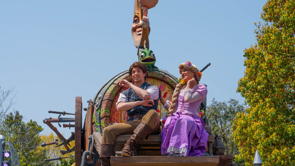 Eugene and Rapunzel at the parade - Disneyland parade