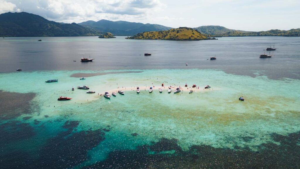 Taka Makassar Sandbar - Komodo National Park island getaway