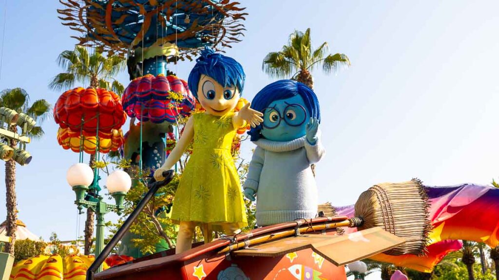 Disney California Adventure Parade - Los Angeles Attractions