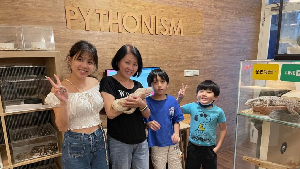Pythonism Family Photo - Family-Friendly Things to Do in Taiwan