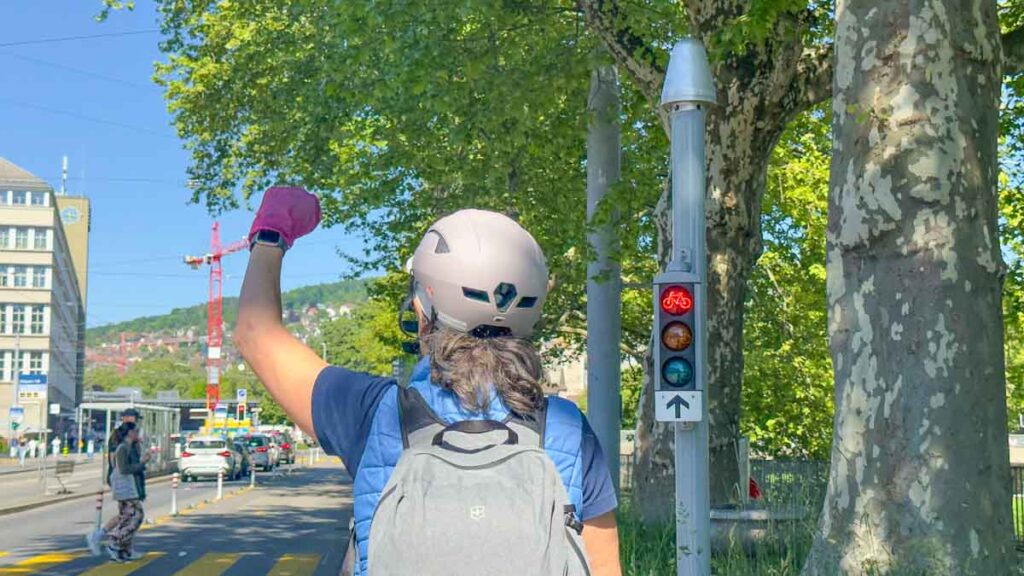 A cyclist and a bicycle traffic light - Road conditions