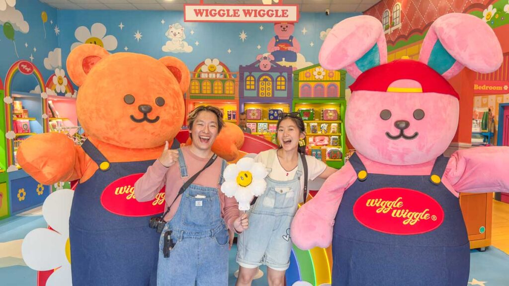 LY and Theon with Wiggle's mascots - Wiggle Wiggle X SG Flyer