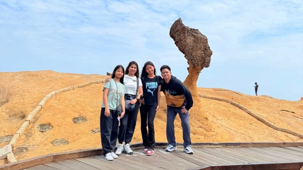 Yehliu Geopark Family Photo - Family-Friendly Things to Do in Taiwan