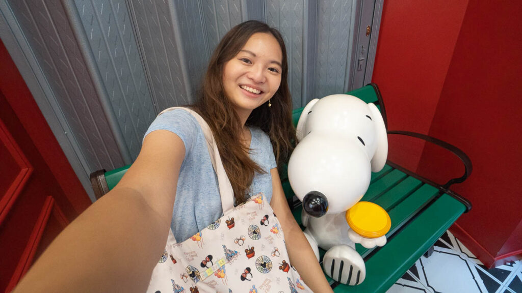 Girl Taking Photos with Snoopy at Ying Kee Bakery Photo Spot - Solo Travelling