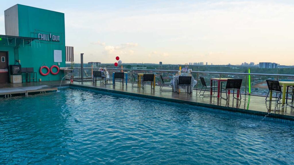 Amerin Hotel Rooftop pool - Where to stay in JB