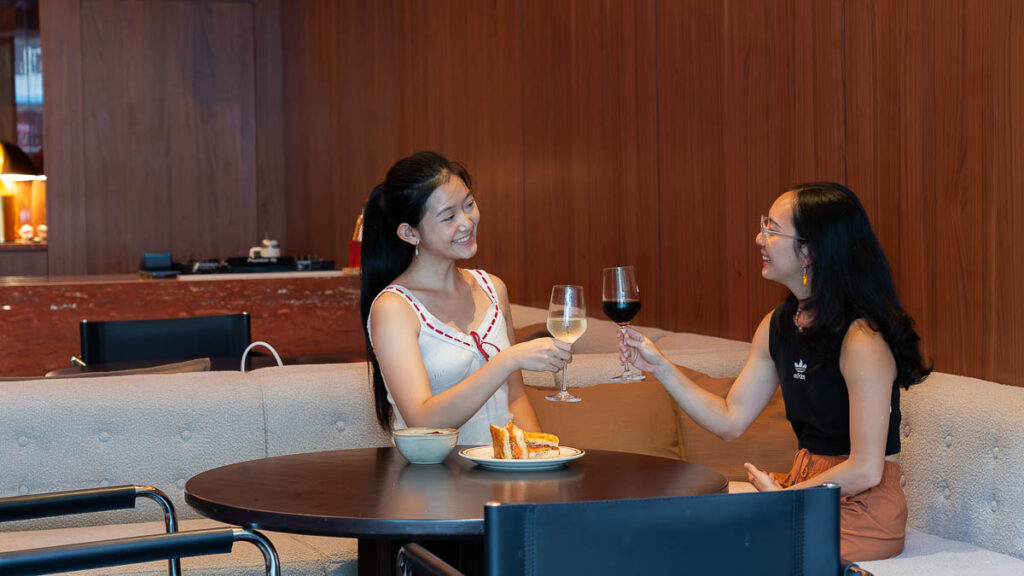 2 people clinking a glass of wine at Foca Foca