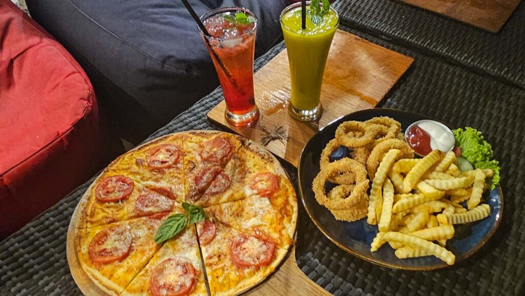 Black & White Surf Cafe Food - 3d2n Bali Itinerary
