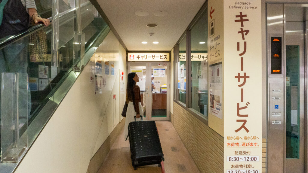 Girl headed to Hakone luggage services counter – Hakone Itinerary