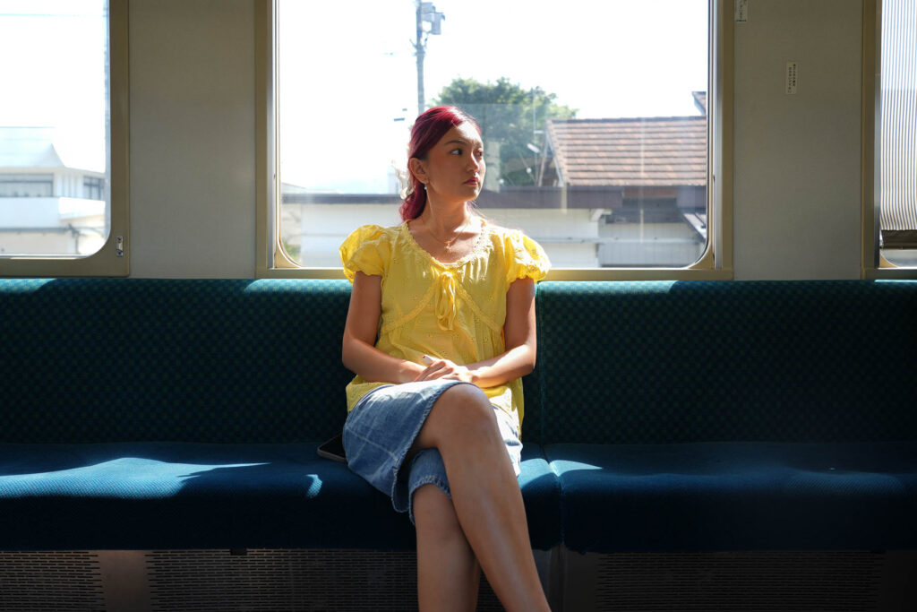 Girl in Train - How to get to Azumino
