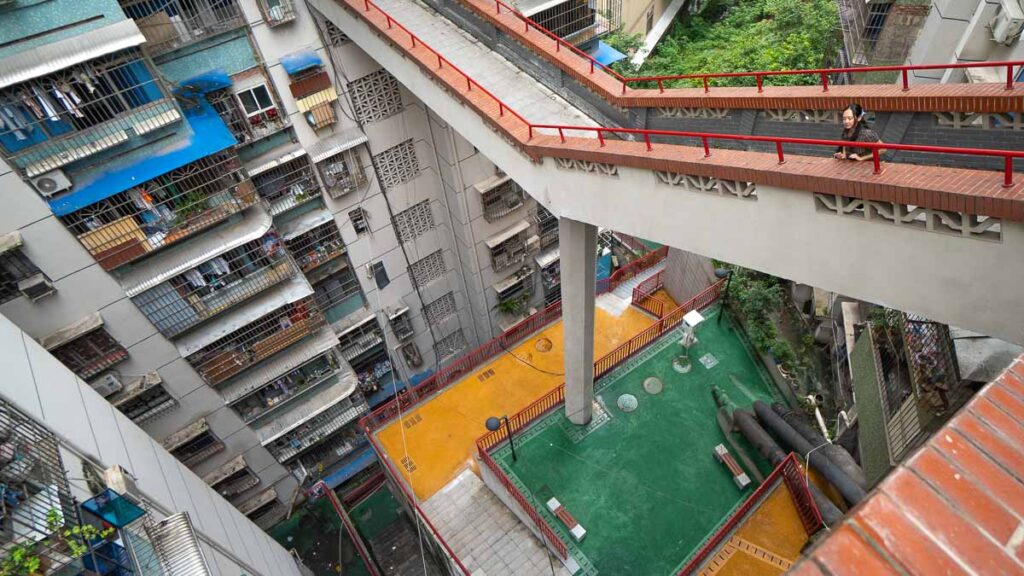 Girl at Linhua Road - Chongqing Itinerary