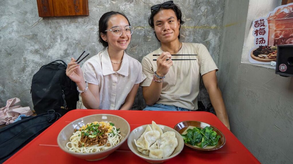 People Eating Shanbushen Noodles - Chongqing Itinerary