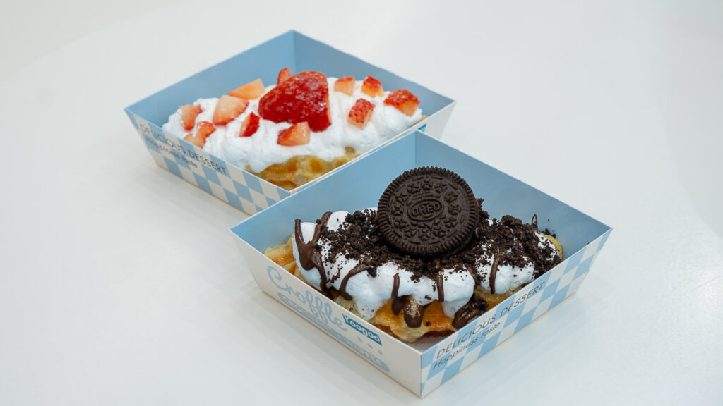 Yogurt Yoogoo's Oreo Croffle and Strawberry Croffle