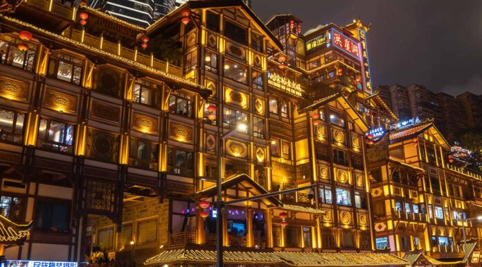 7-Day Chongqing Itinerary for First-timers — Futuristic Cityscapes, Mountain Treks and Hotpot Foot Massages Featured Image - CQ Itinerary