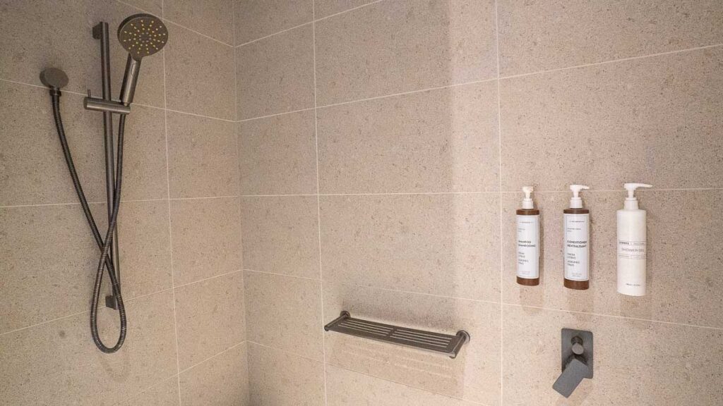 AC Hotel Melbourne Bathroom - AC Hotel Melbourne Southbank Review