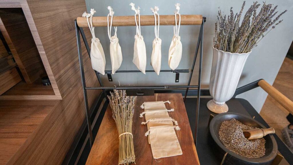 Lavender Turnover Station - Melbourne Hotels