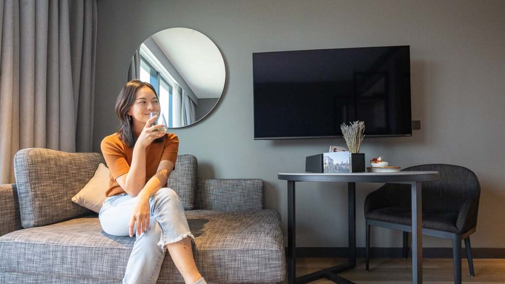 Girl at AC Hotel Melbourne Room Lounge - AC Hotel Melbourne Southbank Review