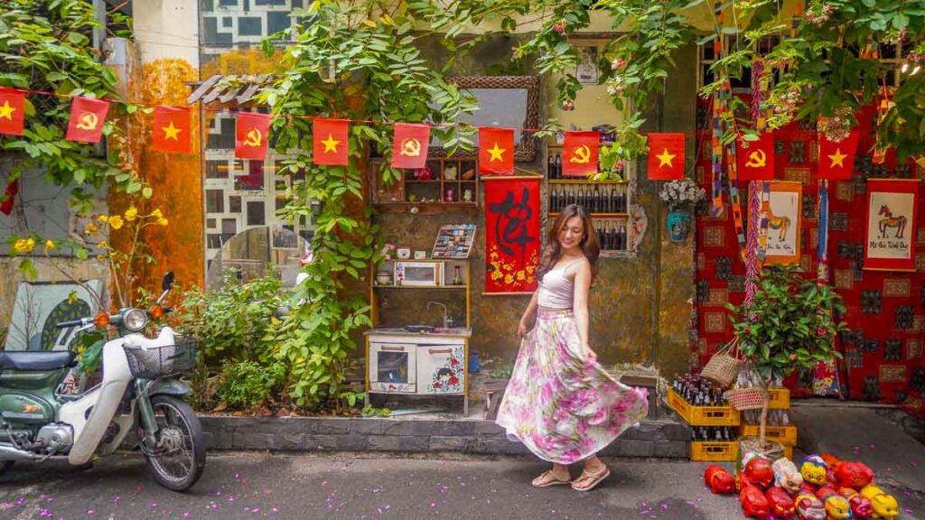 Girl Posing in Aesthetic Cafe - Vietnam Cafe Hopping
