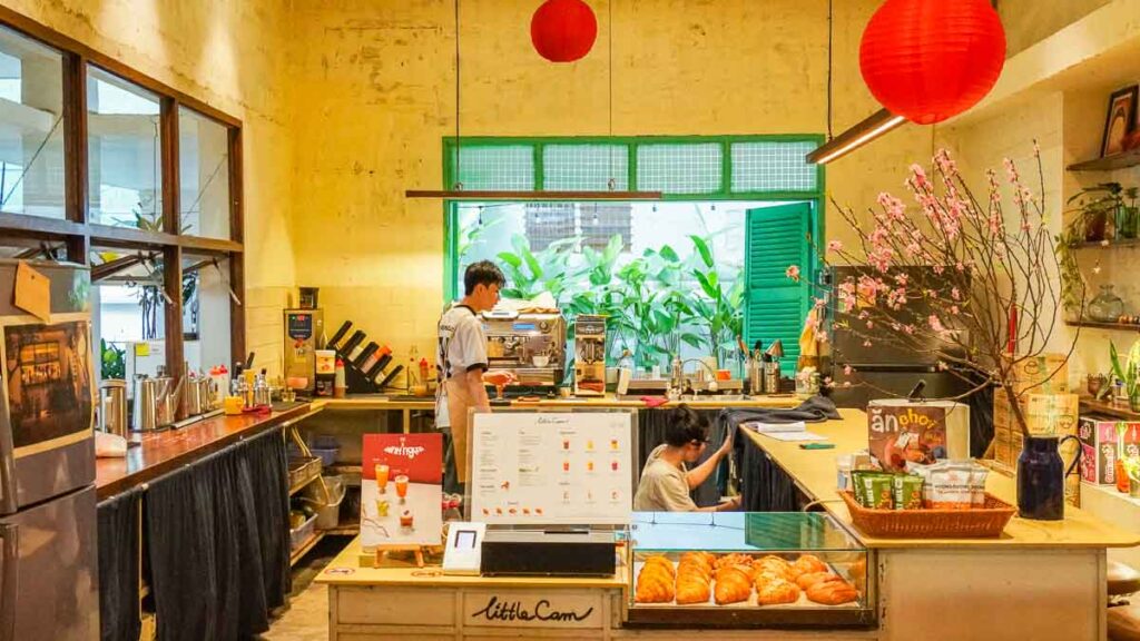 Cashier and interior of cafe - Things to eat in Ho Chi Minh City