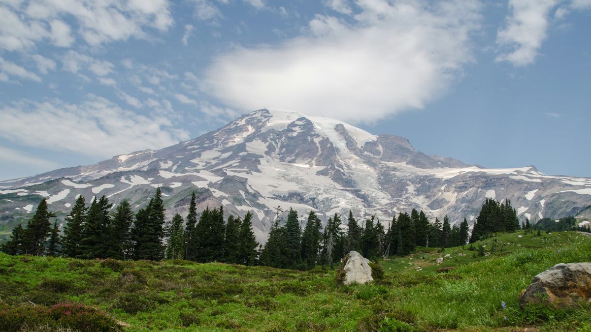 Mount Rainier in Seattle - World Cup 2026 Cities