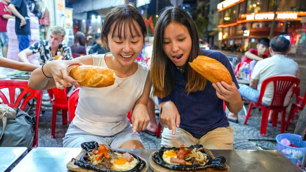 Girls eating bo ne - Ho Chi Minh City Things to Do