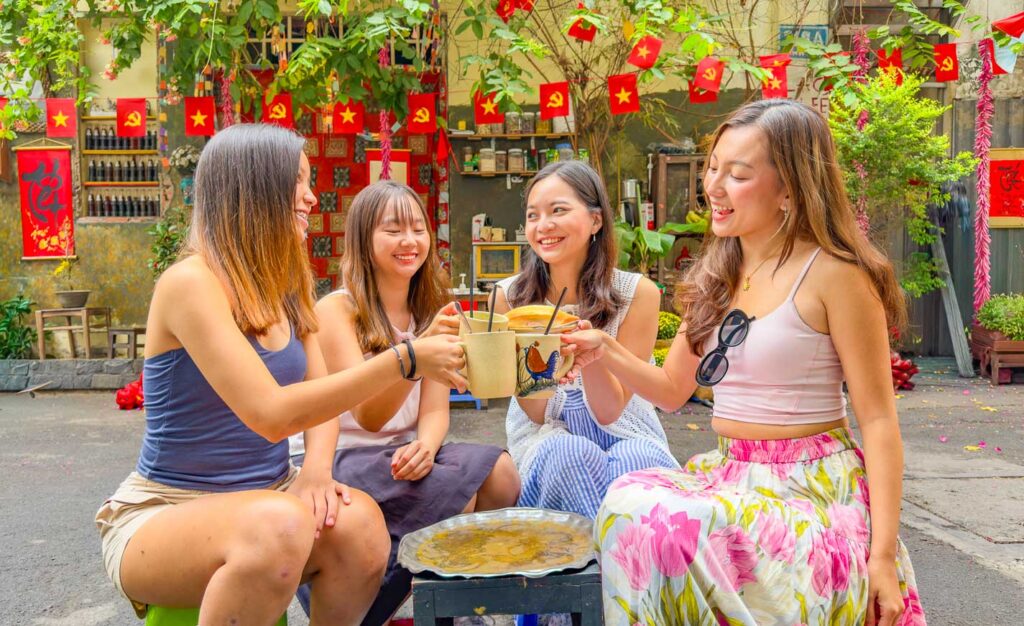 Fours girls drinking at cafe - Things to eat in Ho Chi Minh City