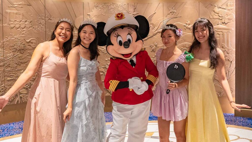 Girls Meeting Minnie - Disney Cruise Singapore Tips