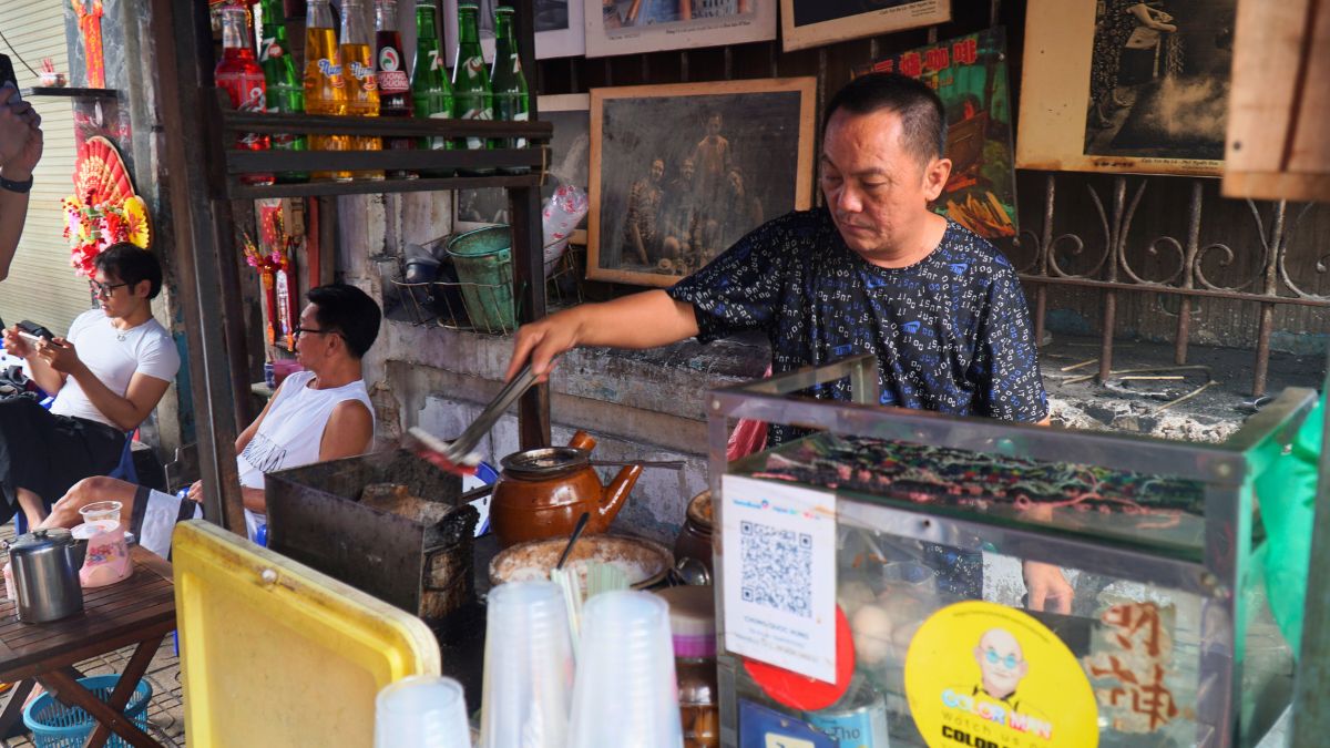 Mr Lue and Mrs Hue Coffee Stall - Ho Chi Minh City Cafes