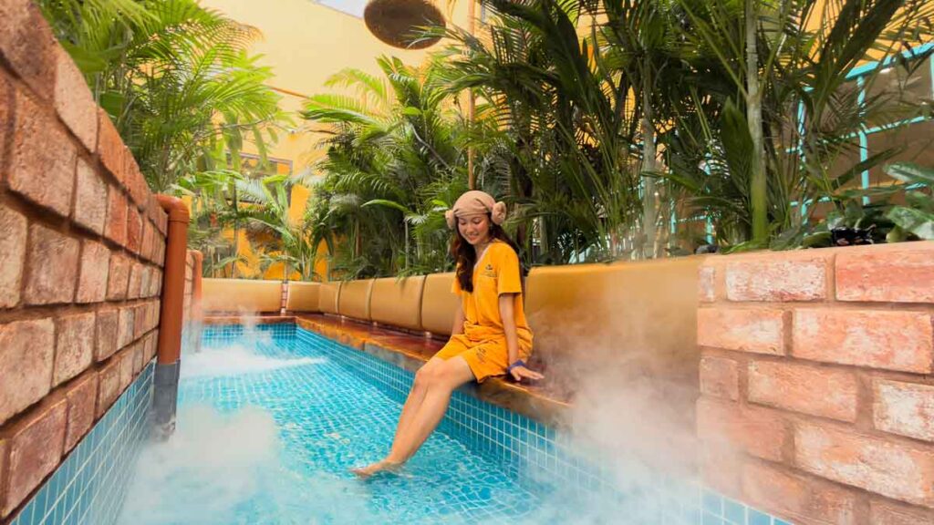 Lady sitting in a Spa - Ho Chi Minh City Budget Itinerary-38