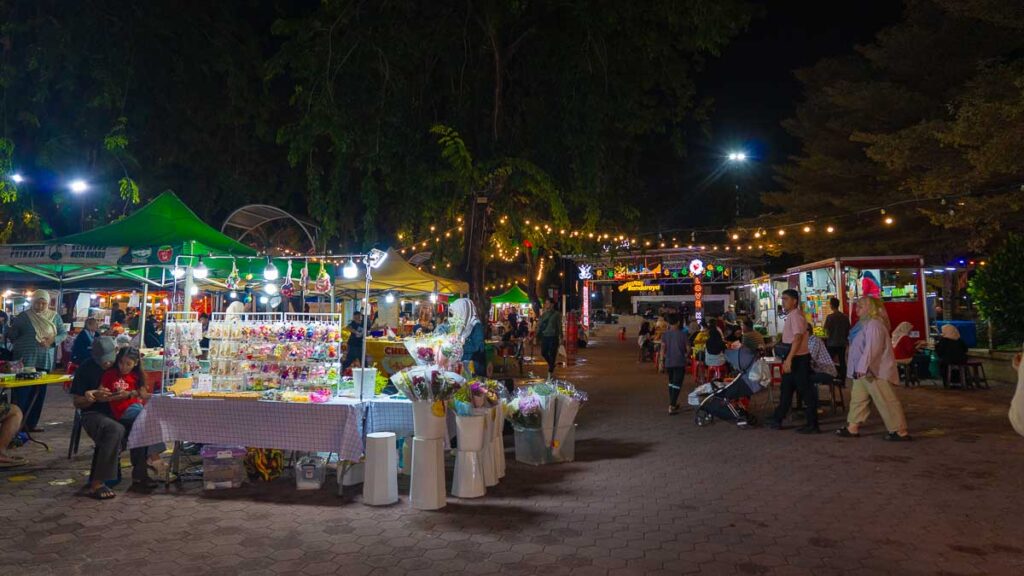 Night Market Dataran Bandaraya in Kota Bharu